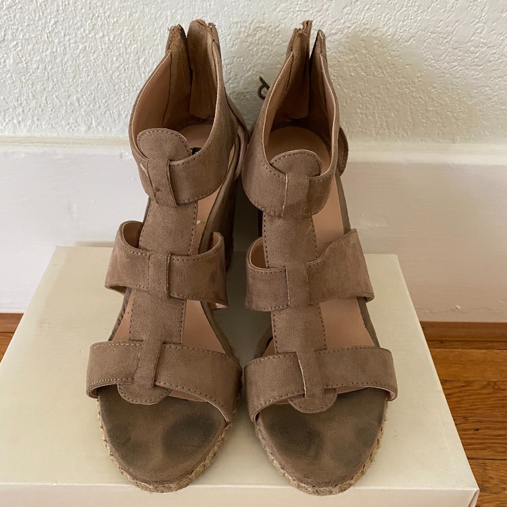 Zip up, 3 strap, beige sandal wedges